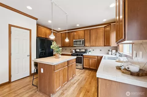 Kitchen - 18231 2nd Pl W #A, Bothell, WA 98012 photo 2 of 4
