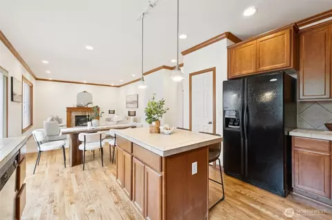 Kitchen - 18231 2nd Pl W #A, Bothell, WA 98012 photo 3 of 4