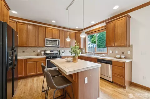 Kitchen - 18231 2nd Pl W #A, Bothell, WA 98012 photo 1 of 4