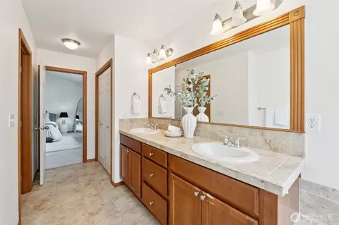Bath - 18231 2nd Pl W #A, Bothell, WA 98012 photo 2 of 5