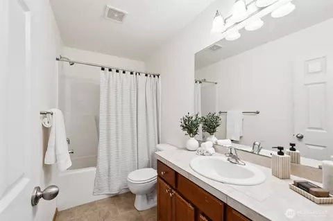 Bath - 18231 2nd Pl W #A, Bothell, WA 98012 photo 4 of 5