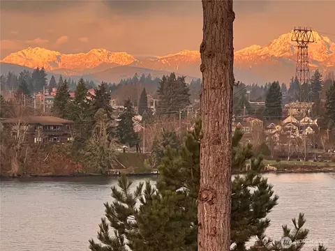 1149 Wheaton Way, Bremerton, WA 98310