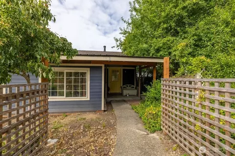 1427 E 3rd St, Port Angeles, WA 98362