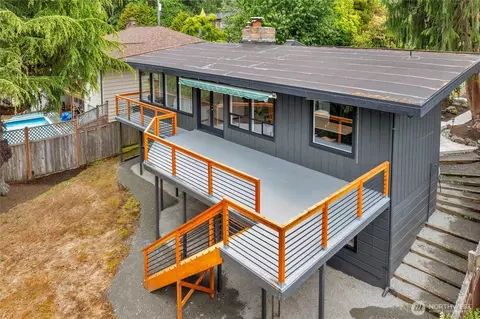 Exterior - 406 Center Pl, Everett, WA 98203 photo 5 of 5