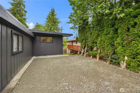 Exterior - 406 Center Pl, Everett, WA 98203 photo 4 of 5