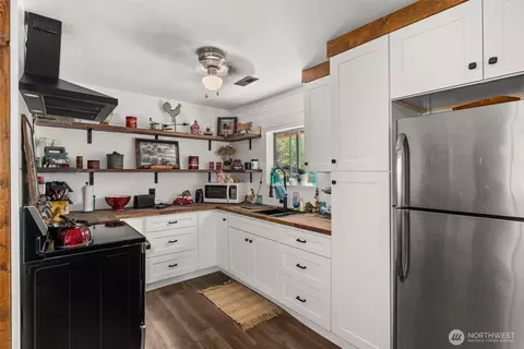 Kitchen - 174 Skinner Rd, Chehalis, WA 98532 photo 1 of 2