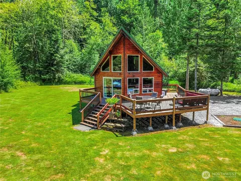18315 Pioneer Way E, Orting, WA 98360