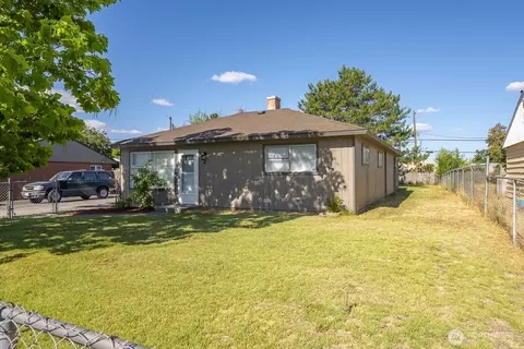 522 Canterbury Ln, Moses Lake, WA 98837