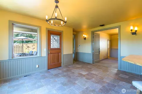 Entry Way - 822 E Oak St, Sequim, WA 98382 photo 4 of 4