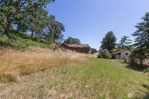 Exterior - 822 E Oak St, Sequim, WA 98382 photo 9 of 10