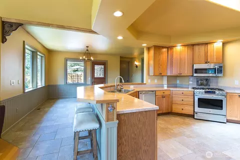 Kitchen - 822 E Oak St, Sequim, WA 98382 photo 3 of 3