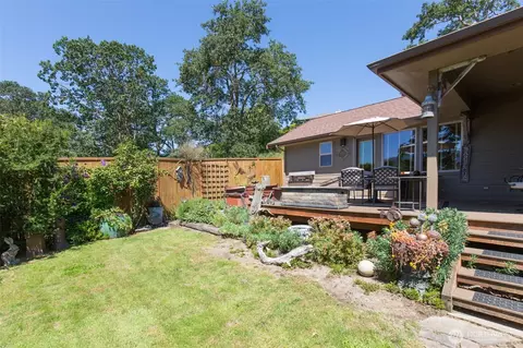 Exterior - 822 E Oak St, Sequim, WA 98382 photo 4 of 10