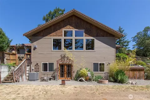 Exterior - 822 E Oak St, Sequim, WA 98382 photo 7 of 10