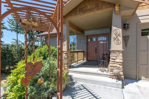 Entry Way - 822 E Oak St, Sequim, WA 98382 photo 1 of 4