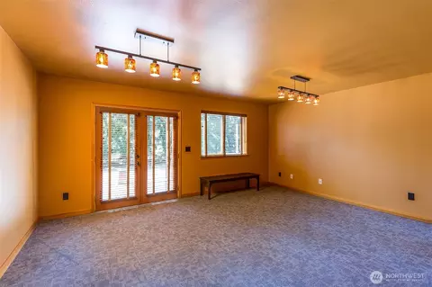 Living - 822 E Oak St, Sequim, WA 98382 photo 5 of 5