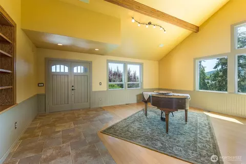 Entry Way - 822 E Oak St, Sequim, WA 98382 photo 2 of 4