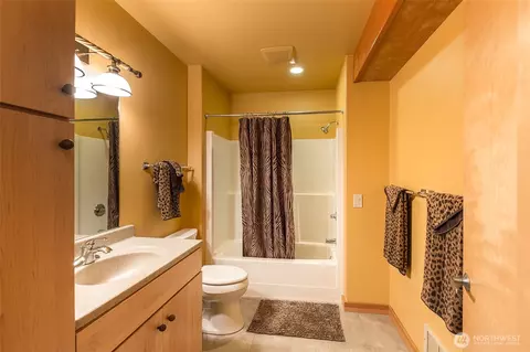 Bath - 822 E Oak St, Sequim, WA 98382 photo 5 of 5