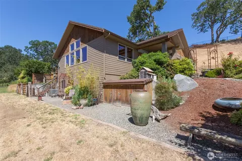Exterior - 822 E Oak St, Sequim, WA 98382 photo 8 of 10