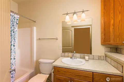 Bath - 822 E Oak St, Sequim, WA 98382 photo 4 of 5