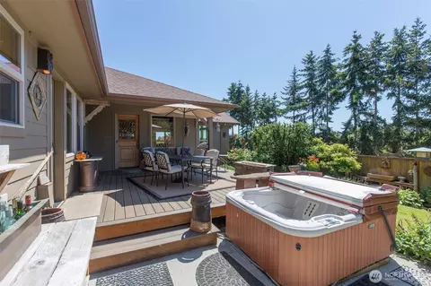 Exterior - 822 E Oak St, Sequim, WA 98382 photo 5 of 10