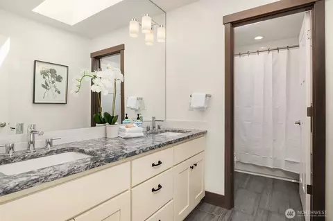 Bath - 23118 3rd Ave SE, Bothell, WA 98021 photo 2 of 3