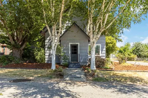 546 4th Ave SW, Castle Rock, WA 98611