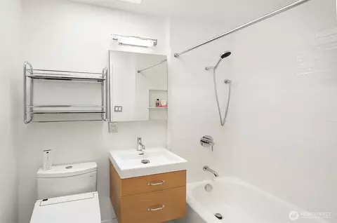 404 E Harrison St #301, Seattle, WA 98102 photo 16