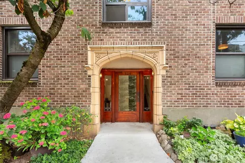 404 E Harrison St #301, Seattle, WA 98102