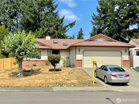 9238 Classic Dr NE, Lacey, WA 98516
