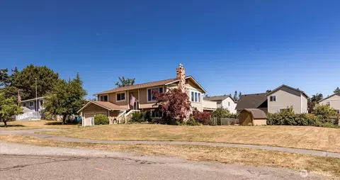 624 SW 2nd Ave, Oak Harbor, WA 98277