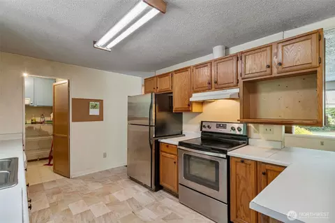 Kitchen - 199 C 3rd St E, Onalaska, WA 98570 photo 3 of 5