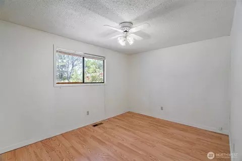 Bedroom - 199 C 3rd St E, Onalaska, WA 98570 photo 2 of 3