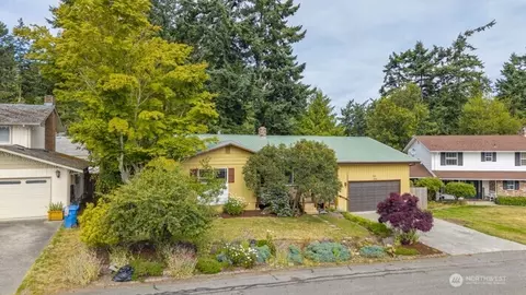 869 SW Fairhaven Dr, Oak Harbor, WA 98277