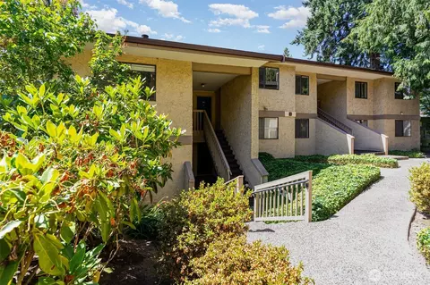 10320 SE 6th St #B8, Bellevue, WA 98004