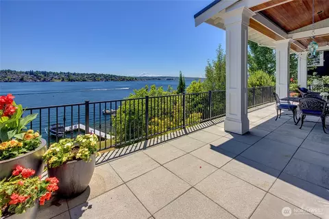 8066 Avalon Pl, Mercer Island, WA 98040