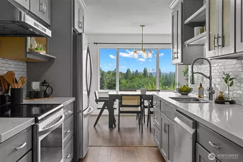 4545 Sand Point Way NE #806, Seattle, WA 98105