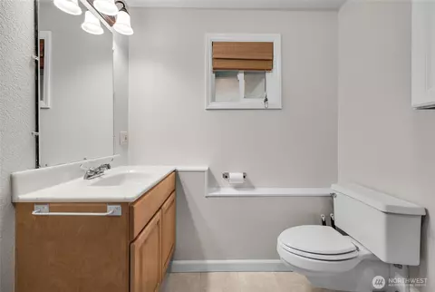 Bath - 1402 51st Pl SW, Everett, WA 98203 photo 3 of 3