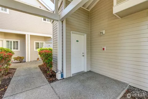 Exterior - 1522 196th St SE #D-108, Bothell, WA 98012 photo 6 of 7