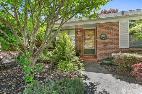 1811 NW 95th St, Seattle, WA 98117