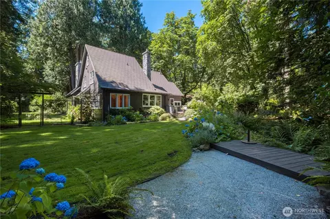 18269 35th Ave NE, Lake Forest Park, WA 98155