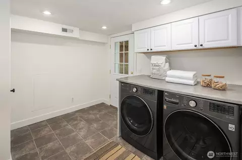 1915 E John St, Seattle, WA 98112 photo 28