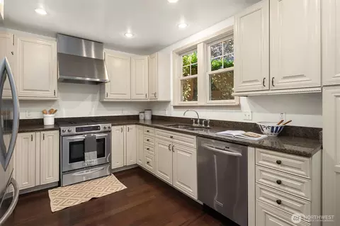 1915 E John St, Seattle, WA 98112 photo 9