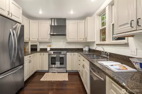 1915 E John St, Seattle, WA 98112 photo 8