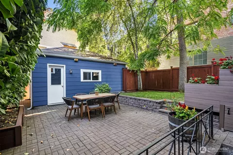 1915 E John St, Seattle, WA 98112 photo 13