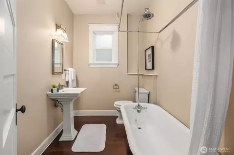 1915 E John St, Seattle, WA 98112 photo 15