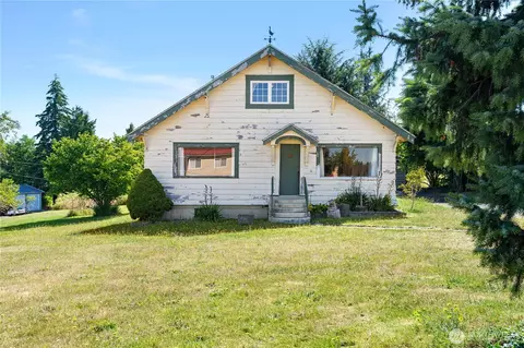 211 Harrison St, Raymond, WA 98577