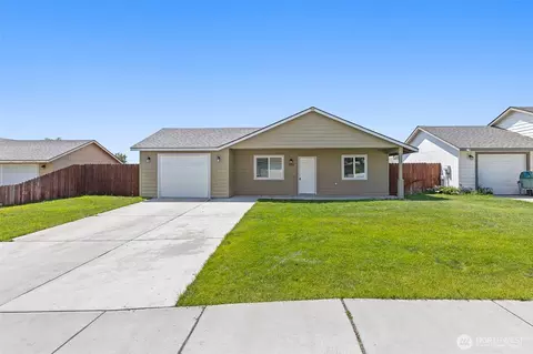 220 N Charles Ave, Pasco, WA 99301