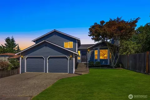 8826 NE 152nd St, Kenmore, WA 98028