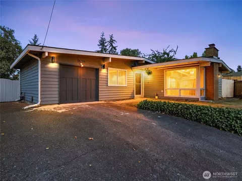 24704 21st Ave S, Des Moines, WA 98198