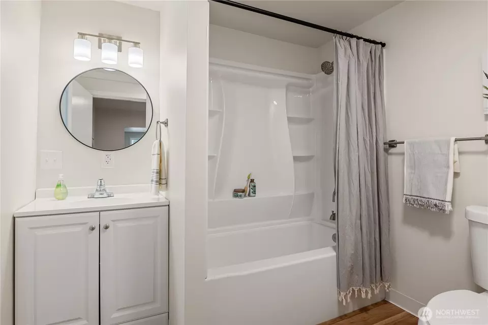 Bath - 3208 Rose Valley Rd, Kelso, WA 98626 photo 1 of 1